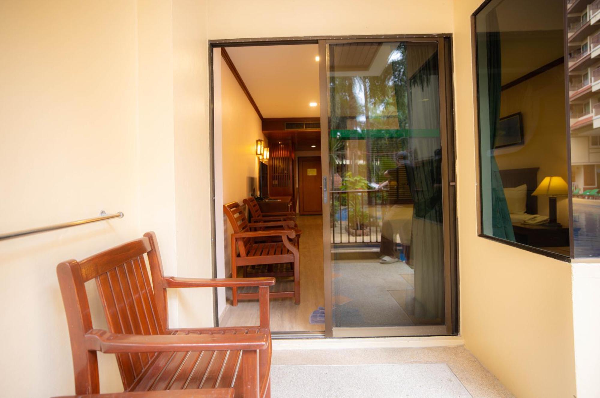 Khách sạn Baumanburi Patong