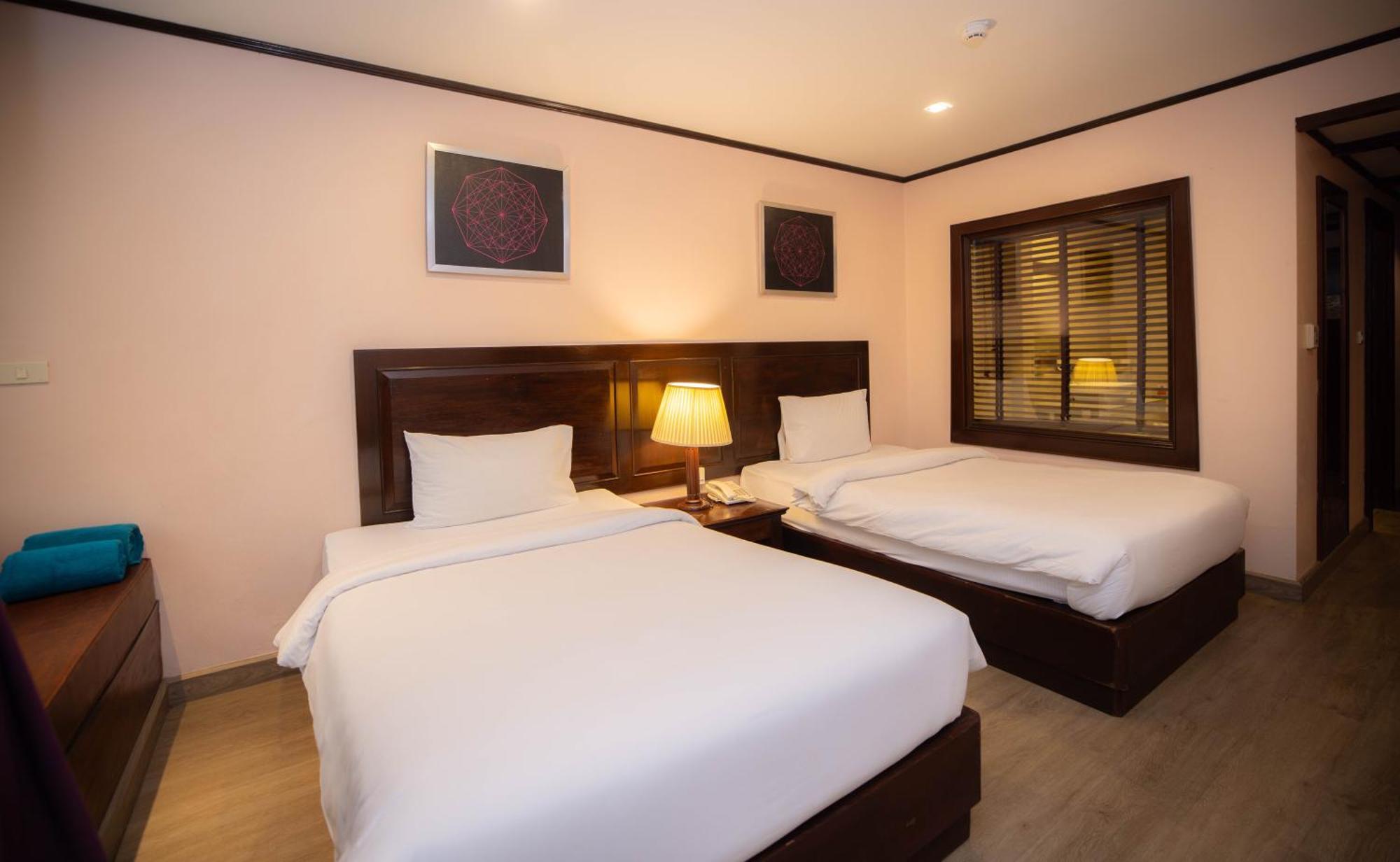Baumanburi Khách sạn 4*